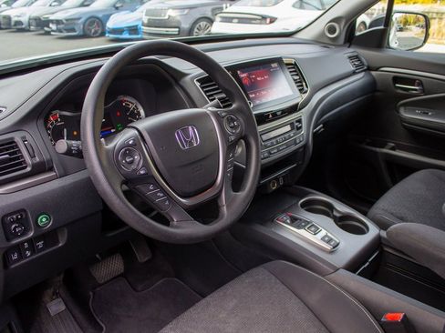 Used 2023 Honda Ridgeline Sport image 11