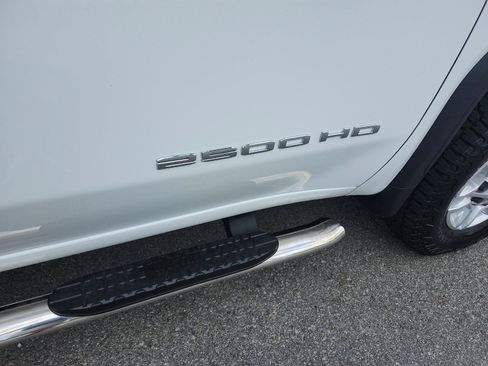 Used 2022 GMC Sierra 2500 Pro w/ Convenience Package AWD/4WD image 9