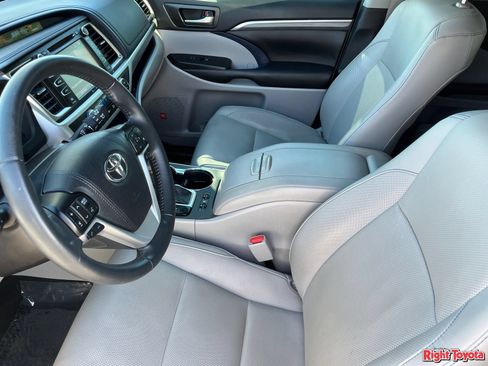 Used 2019 Toyota Highlander Limited w/ Carpet Mat Package (TMS) AWD/4WD image 20