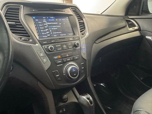 Used 2017 Hyundai Santa Fe Sport image 22