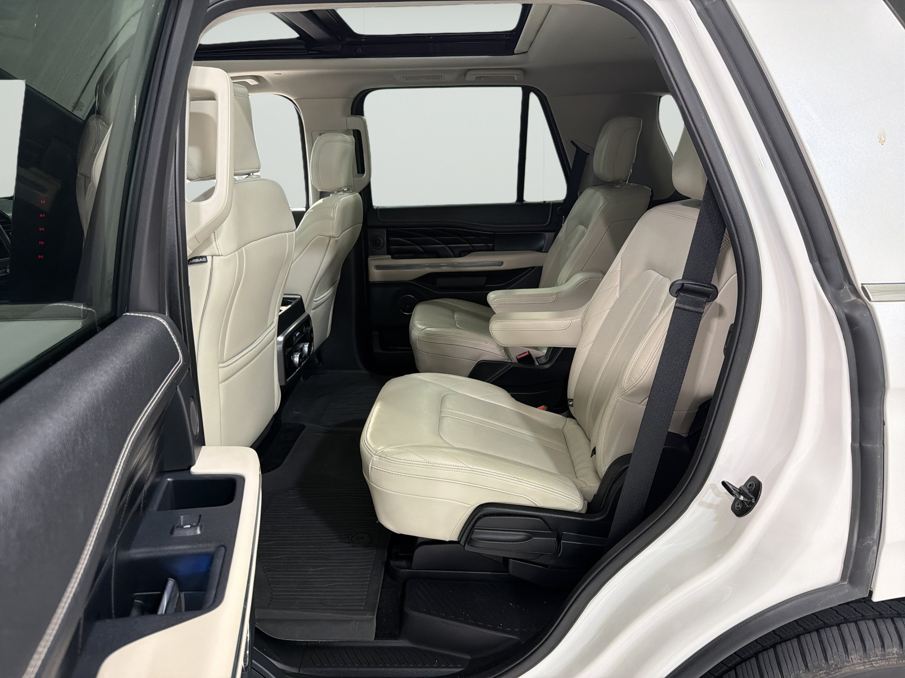Used 2018 Ford Expedition Platinum RWD image 12