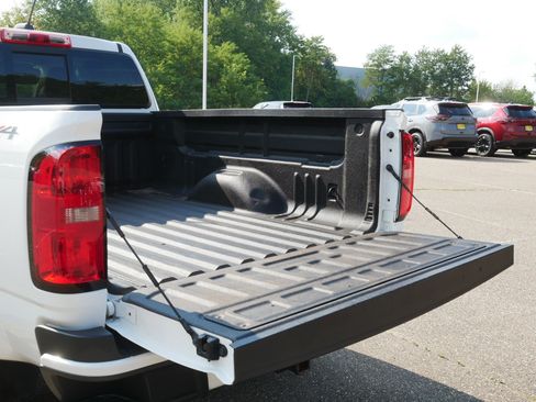 Used 2022 Chevrolet Colorado LT w/ LT Convenience Package AWD/4WD image 18