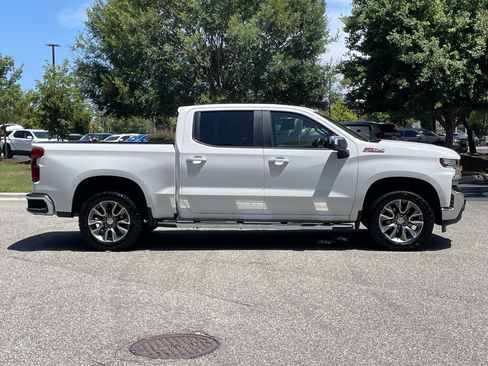 Used 2022 Chevrolet Silverado 1500 LT w/ Z71 Off-Road Package AWD/4WD image 10