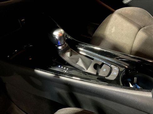 Used 2019 Toyota C-HR XLE FWD image 16