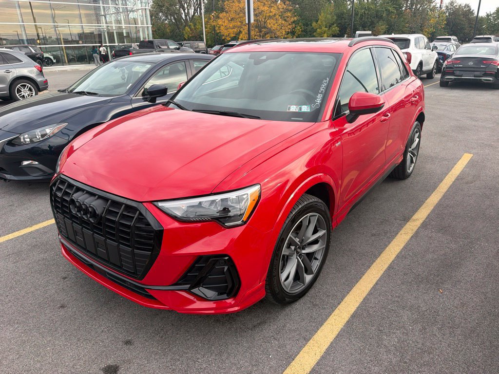 Used 2021 Audi Q3 2.0T Premium w/ Convenience Package AWD/4WD image 3