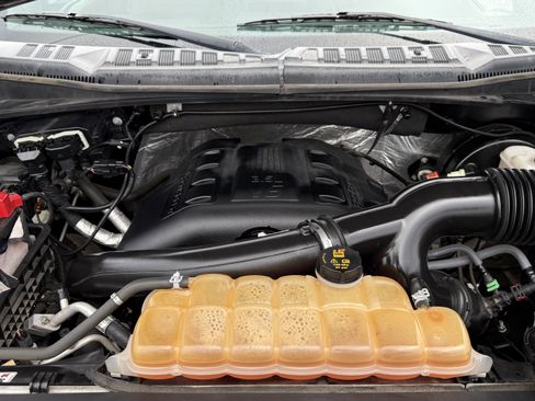 Used 2015 Ford F150 XLT image 29