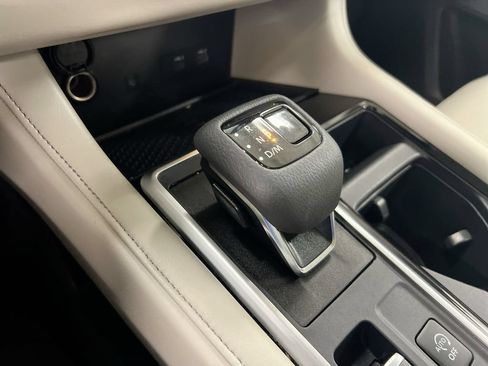 Used 2024 Nissan Pathfinder SL w/ SL Premium Package AWD/4WD image 18