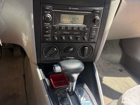 Used 2005 Volkswagen Jetta GLS image 19