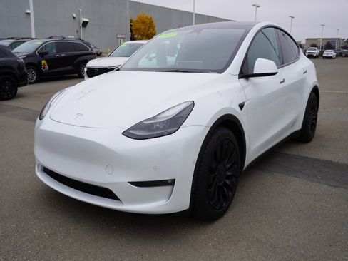 Used 2022 Tesla Model Y Performance image 7