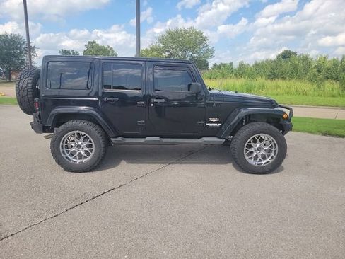 Used 2013 Jeep Wrangler Unlimited Sahara w/ Connectivity Group AWD/4WD image 7