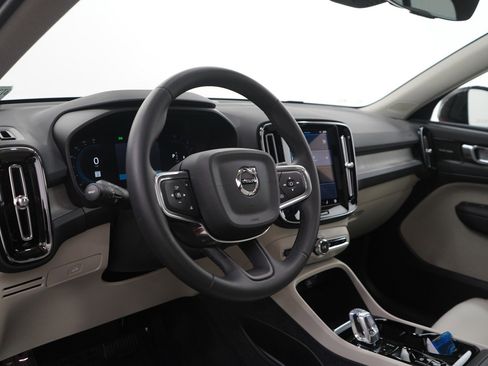 Used 2023 Volvo XC40 B5 Ultimate w/ Protection Package Premier image 17