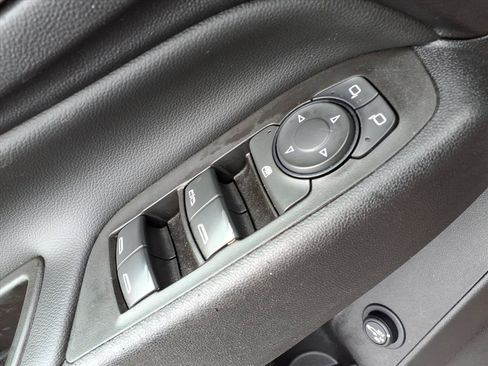 Used 2023 Chevrolet Equinox LT FWD image 16