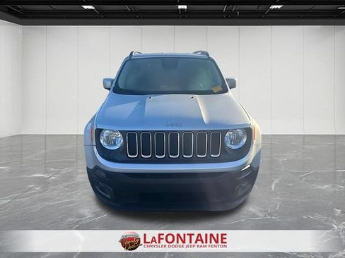 Used 2017 Jeep Renegade Latitude FWD image 6