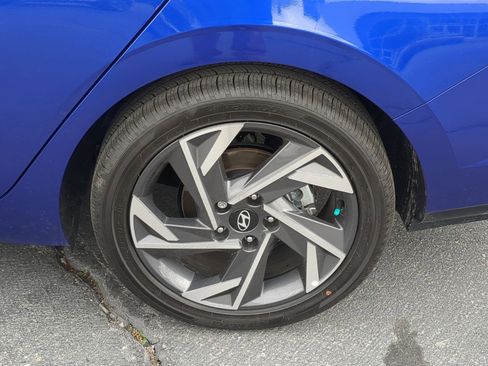 Used 2025 Hyundai Elantra Limited image 13