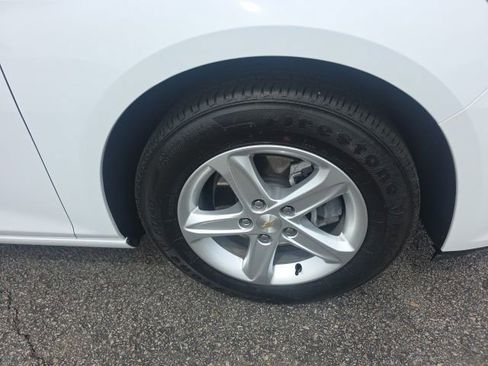 Used 2024 Chevrolet Malibu LS FWD image 9
