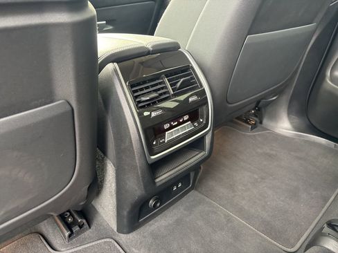 Used 2022 BMW X7 xDrive40i w/ Premium Package image 17