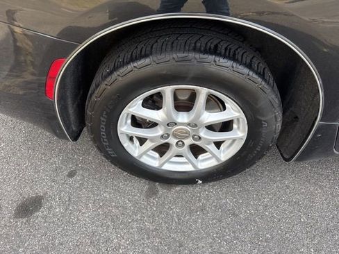 Used 2020 Chrysler Voyager Lxi image 9