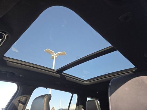 Used 2021 Jeep Grand Cherokee L Overland w/ Luxury Tech Group IV image 3