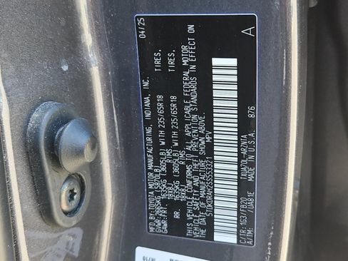 Certified 2025 Toyota Highlander LE FWD image 27