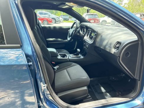 Used 2020 Dodge Charger SXT RWD image 14