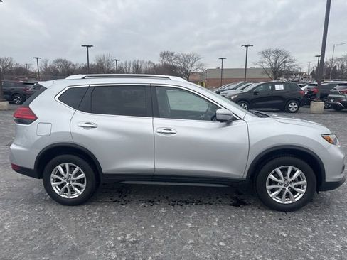 Used 2017 Nissan Rogue SV w/ SV Premium Package image 5