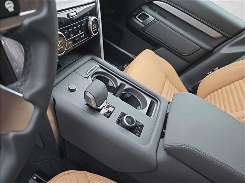 New 2026 Land Rover Discovery Limited Edition image 25