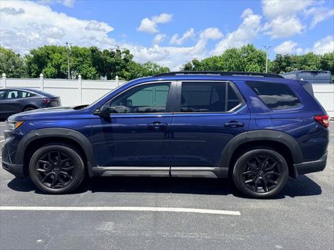Used 2025 Honda Pilot Sport image 3