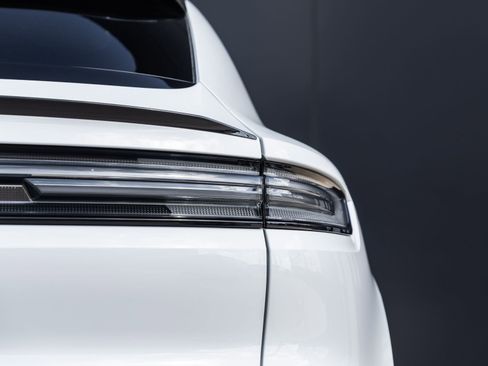 Certified 2024 Porsche Cayenne Coupe image 14