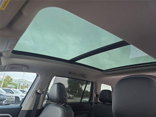 Used 2023 Volkswagen Atlas SE w/ Panoramic Sunroof Package FWD image 24