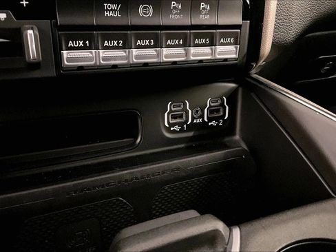 Used 2024 RAM 3500 Laramie image 31