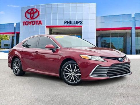 Used 2021 Toyota Camry XLE FWD image 1