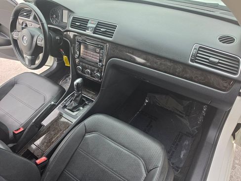 Used 2012 Volkswagen Passat 2.5 SE FWD image 34