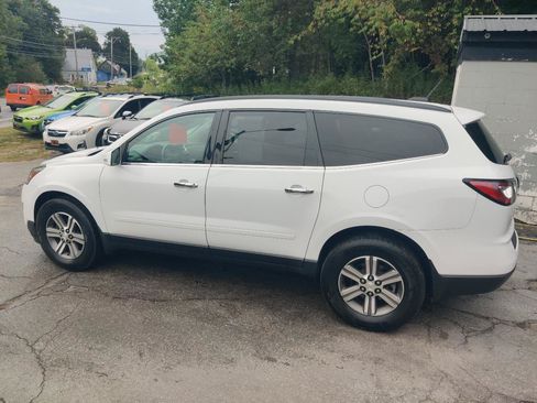 Used 2017 Chevrolet Traverse LT AWD/4WD image 3