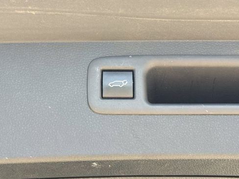 Used 2023 Toyota Highlander XSE AWD/4WD image 12