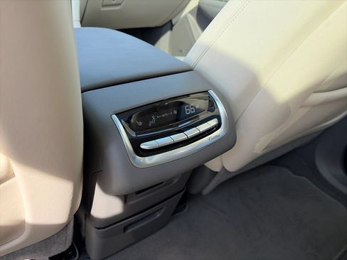 Used 2023 Cadillac XT6 Premium Luxury FWD image 14