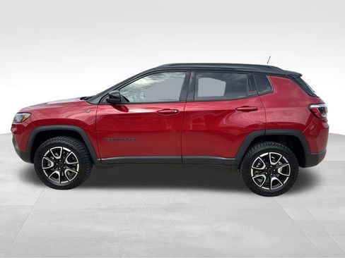 Used 2025 Jeep Compass Trailhawk AWD/4WD image 6