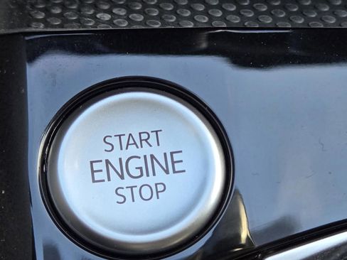 Used 2024 Volkswagen Taos SE image 12