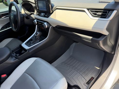Used 2019 Toyota RAV4 XLE Premium w/ Cold Weather Package FWD image 9