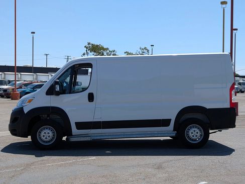 Used 2025 RAM ProMaster 2500 w/ U-Haul Equipment Group FWD image 5