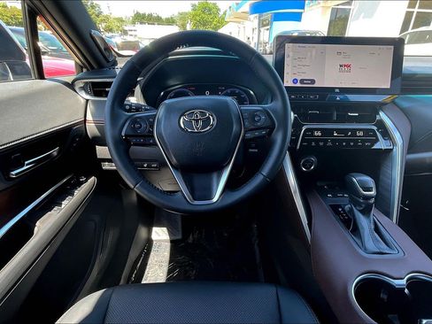 Used 2024 Toyota Venza Limited AWD/4WD image 5