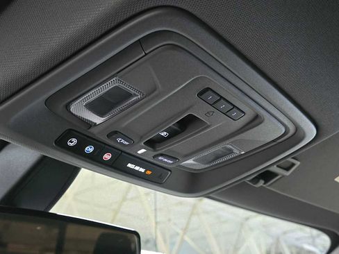 Used 2021 Chevrolet Silverado 1500 LT Trail Boss w/ Convenience Package II image 32