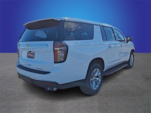 Used 2024 Chevrolet Suburban Premier image 5