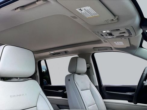 Used 2021 GMC Yukon XL Denali w/ Denali Premium Package RWD image 14