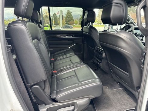 Used 2022 Jeep Wagoneer Series I AWD/4WD image 11