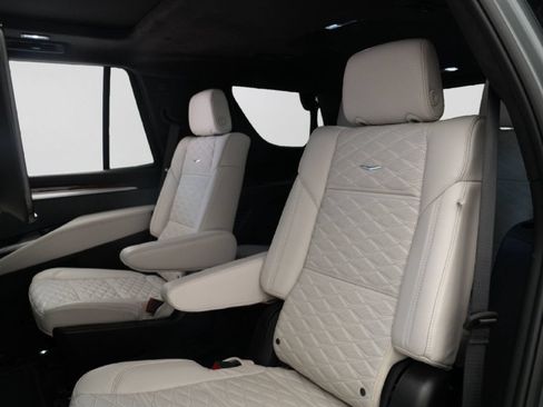 Used 2026 Cadillac Escalade Platinum Sport w/ LPO, ONYX Package AWD/4WD image 18