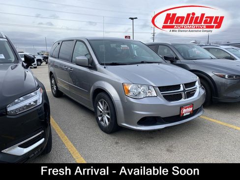 Used 2016 Dodge Grand Caravan SE image 1