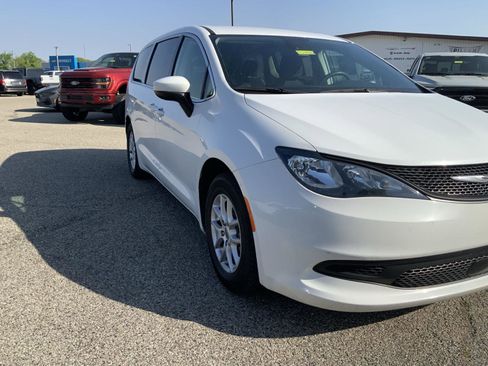 Used 2023 Chrysler Voyager LX FWD image 15