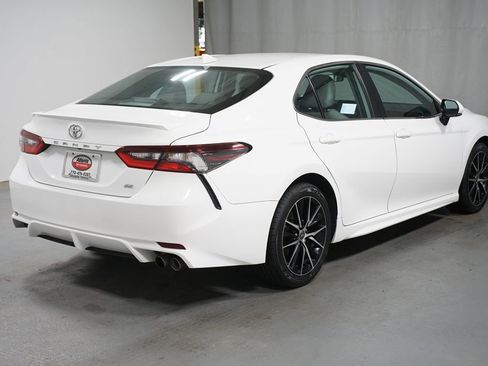 Used 2023 Toyota Camry SE FWD image 8