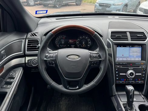 Used 2018 Ford Explorer Platinum AWD/4WD image 12