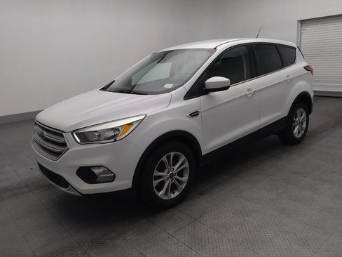 Used 2019 Ford Escape SE image 2